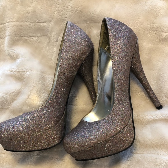 Pink sparkly platform stilettos. Size 8. Fits normal to narrow feet. Lightlyused - Picture 3 of 5